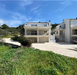 6 Bedroom Beachfront Villa with Heated Pool near Vela Luka on Korcula Island, Sleep 12